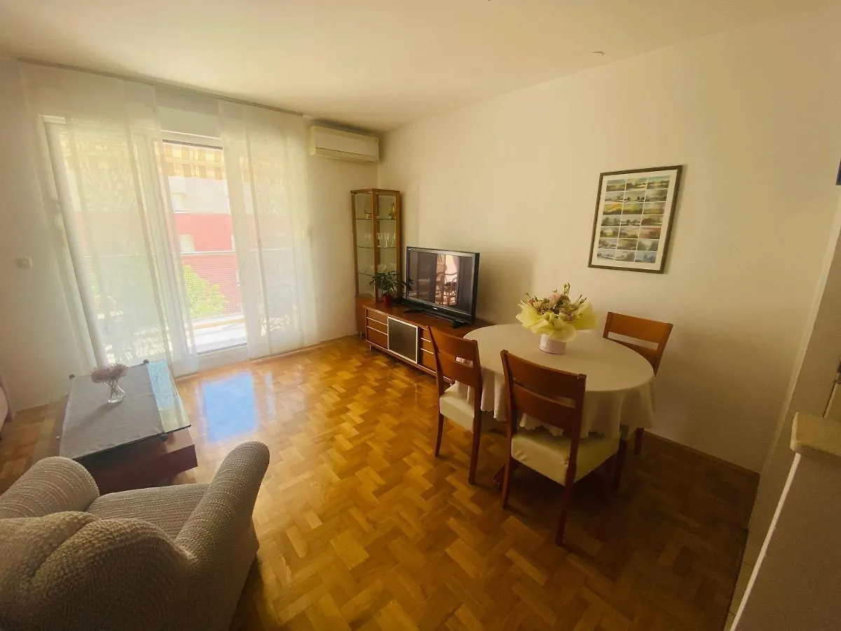 Paulina Apartment Split