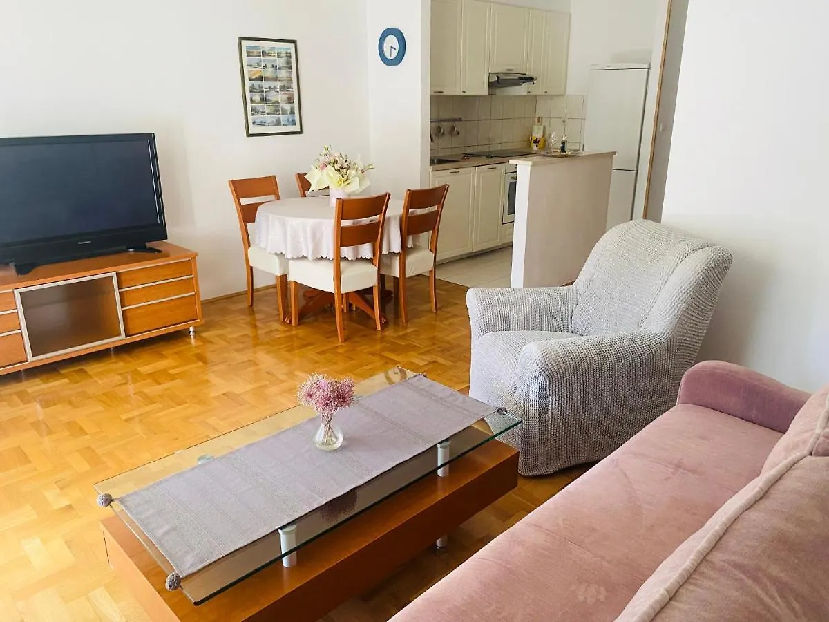 Paulina Apartment Split