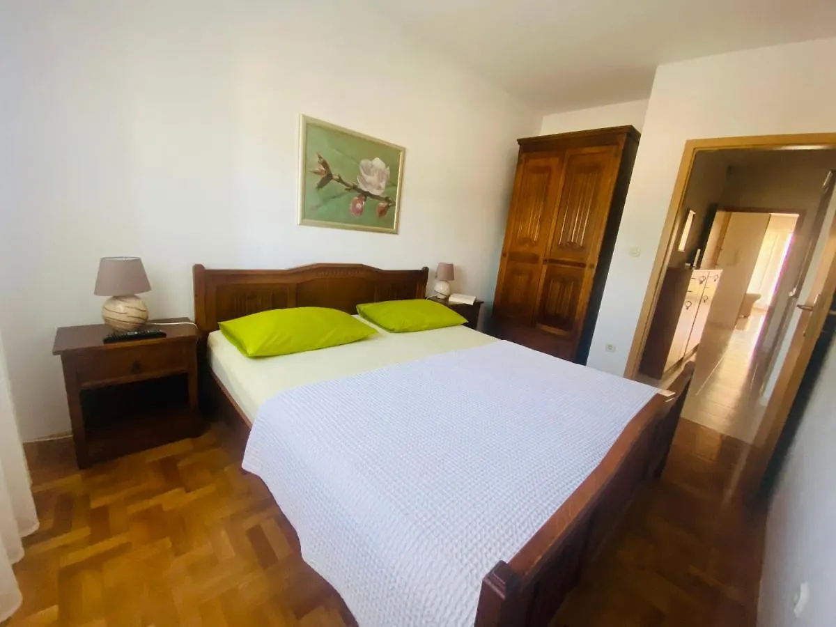 Paulina Apartment Split