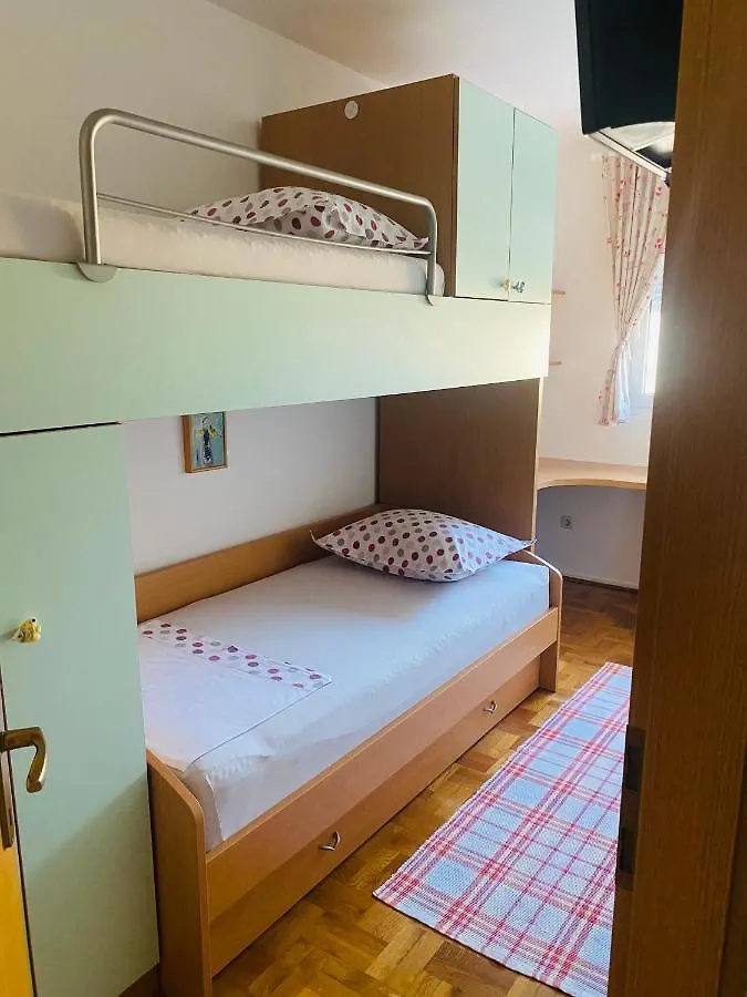Paulina Apartment Split