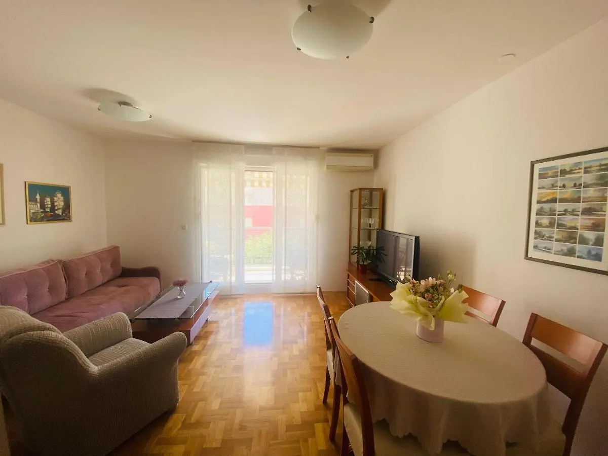 Paulina Apartment Split